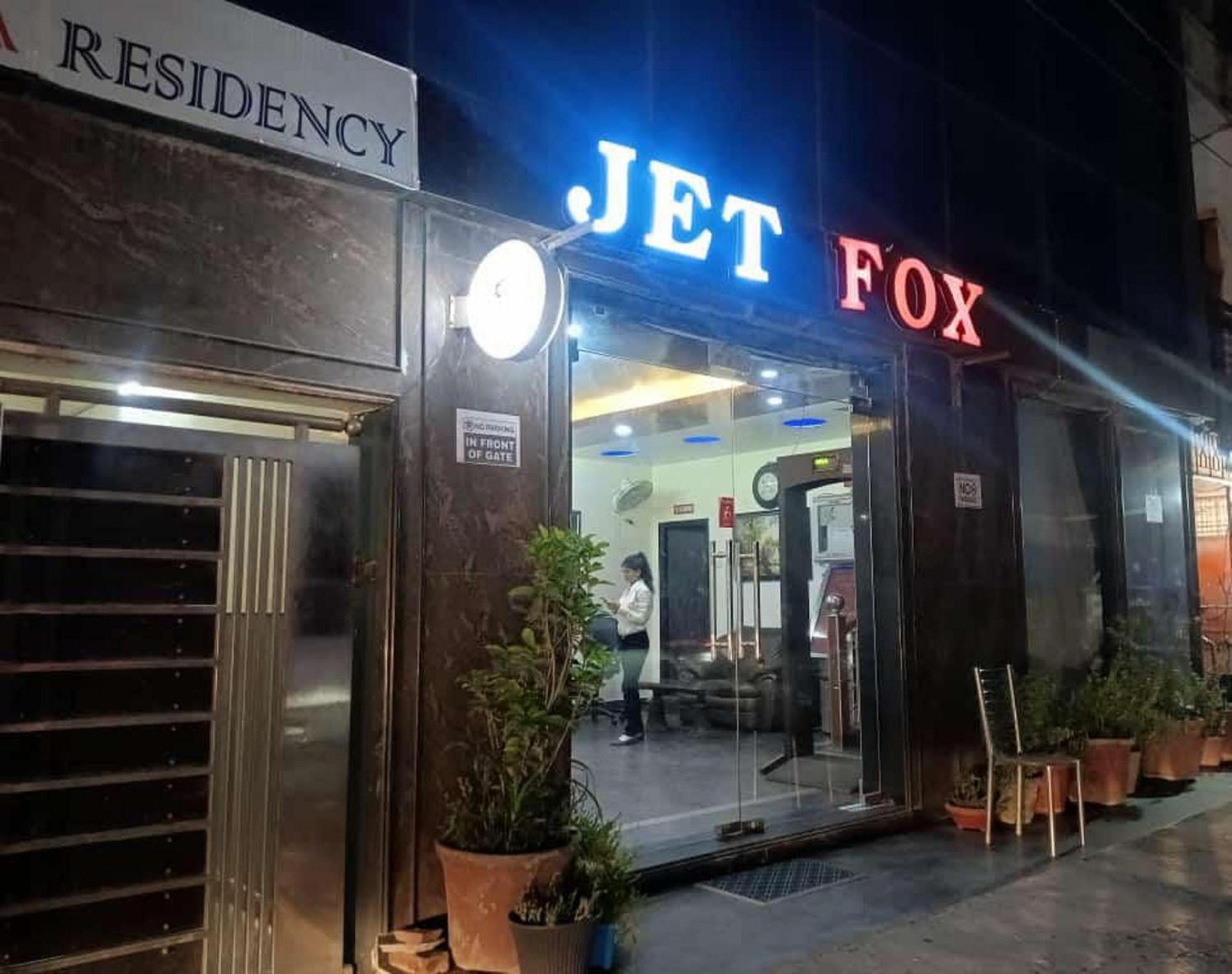 Jet Fox By Aero View Hotel, Delhi Airport Neu-Delhi Exterior foto