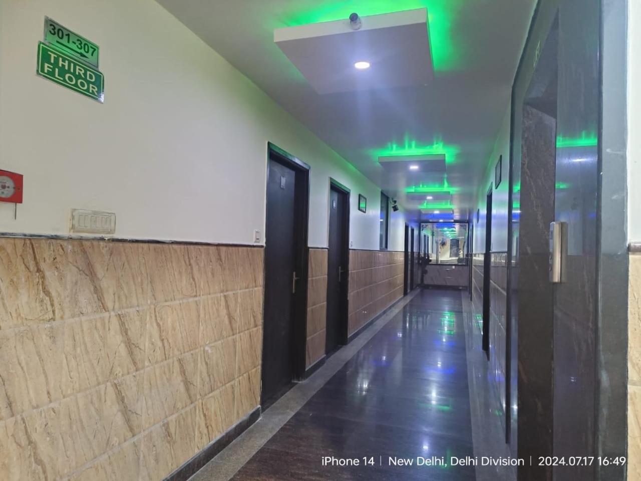 Jet Fox By Aero View Hotel, Delhi Airport Neu-Delhi Exterior foto