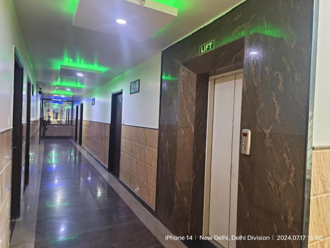 Jet Fox By Aero View Hotel, Delhi Airport Neu-Delhi Exterior foto