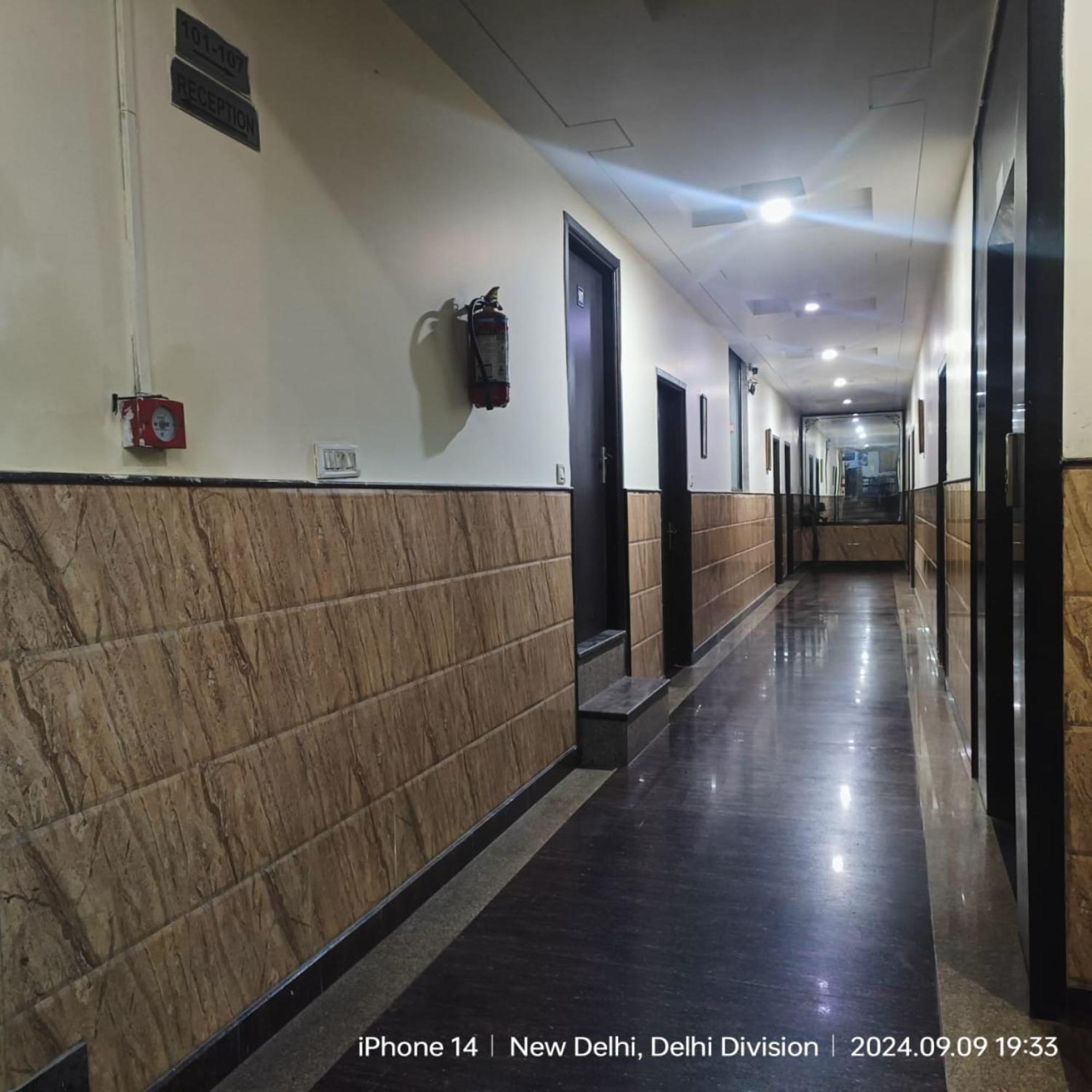 Jet Fox By Aero View Hotel, Delhi Airport Neu-Delhi Exterior foto